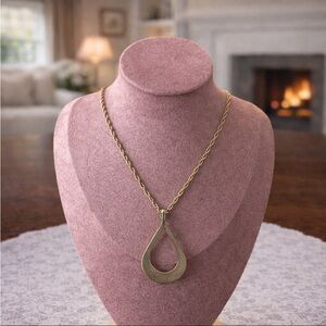 Vintage Sarah Coventry Gold Retro Pendant Necklace